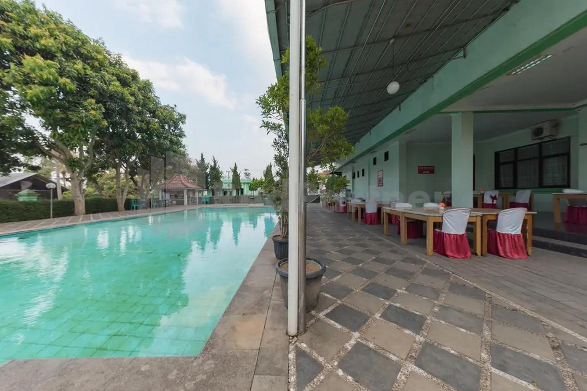 Hotel Ayong Linggarjati Kuningan Mitra Reddoorz Zewnętrze zdjęcie
