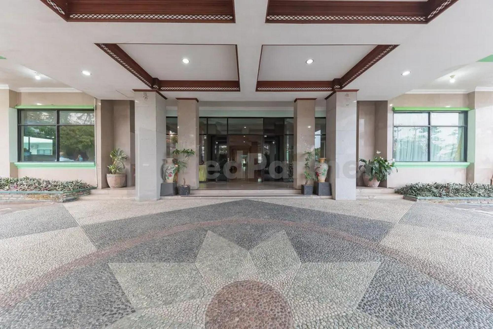 Hotel Ayong Linggarjati Kuningan Mitra Reddoorz Zewnętrze zdjęcie