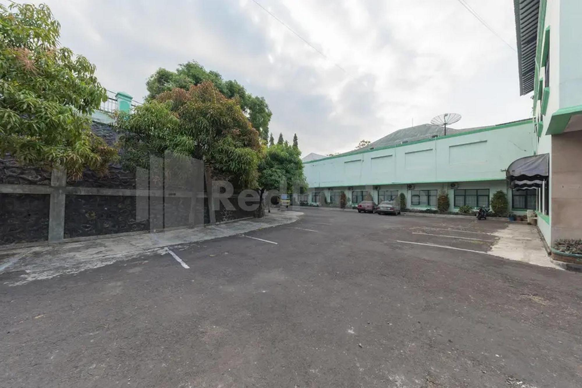 Hotel Ayong Linggarjati Kuningan Mitra Reddoorz Zewnętrze zdjęcie