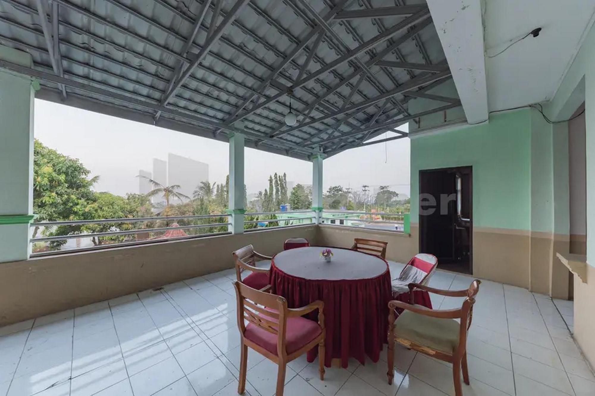 Hotel Ayong Linggarjati Kuningan Mitra Reddoorz Zewnętrze zdjęcie