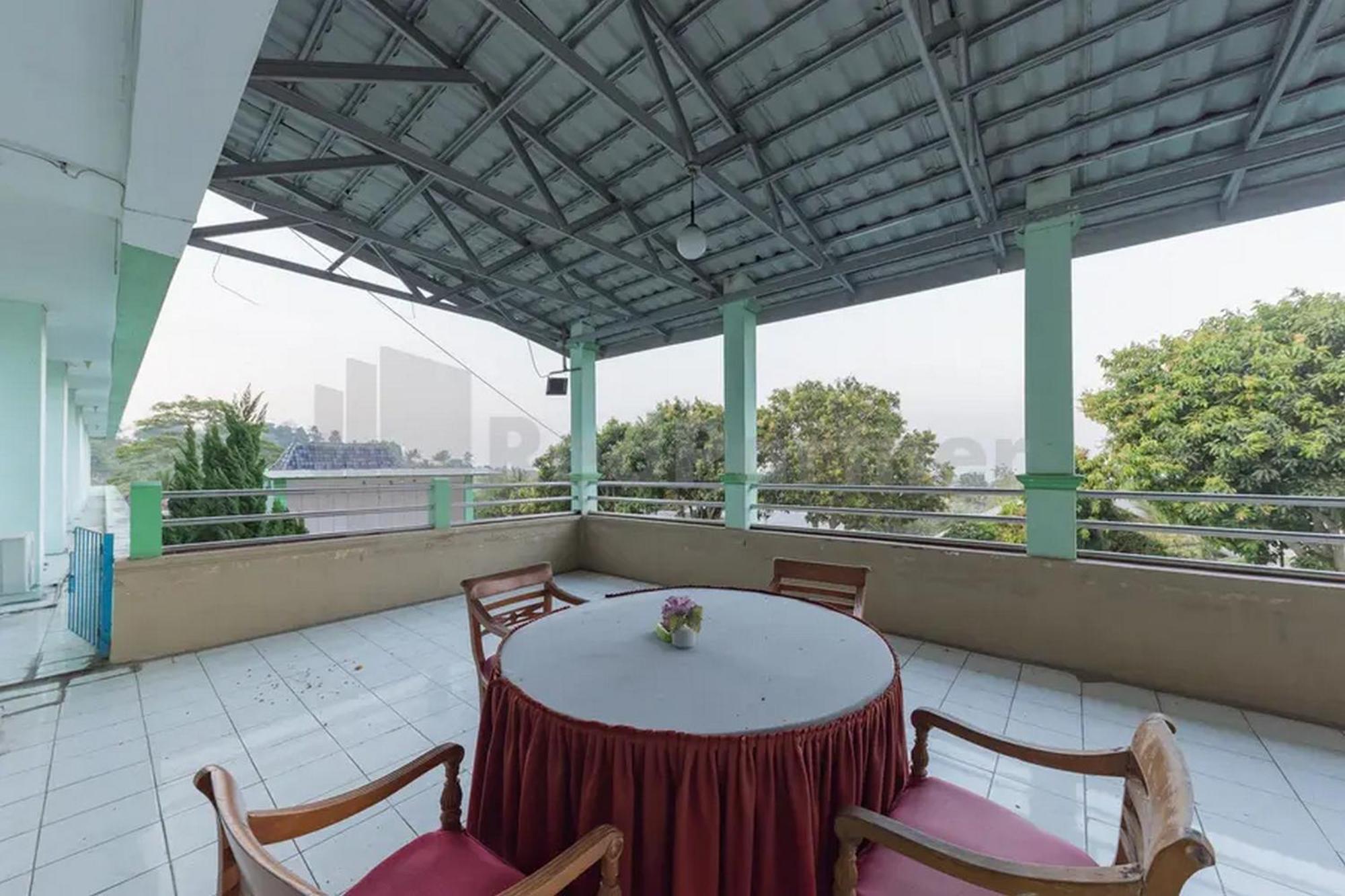 Hotel Ayong Linggarjati Kuningan Mitra Reddoorz Zewnętrze zdjęcie