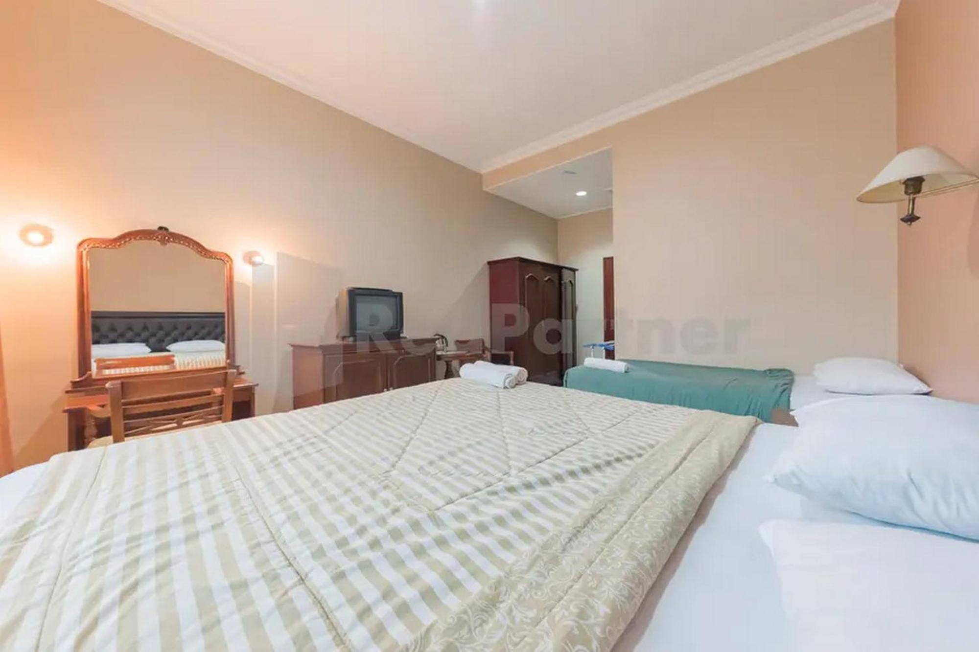 Hotel Ayong Linggarjati Kuningan Mitra Reddoorz Zewnętrze zdjęcie